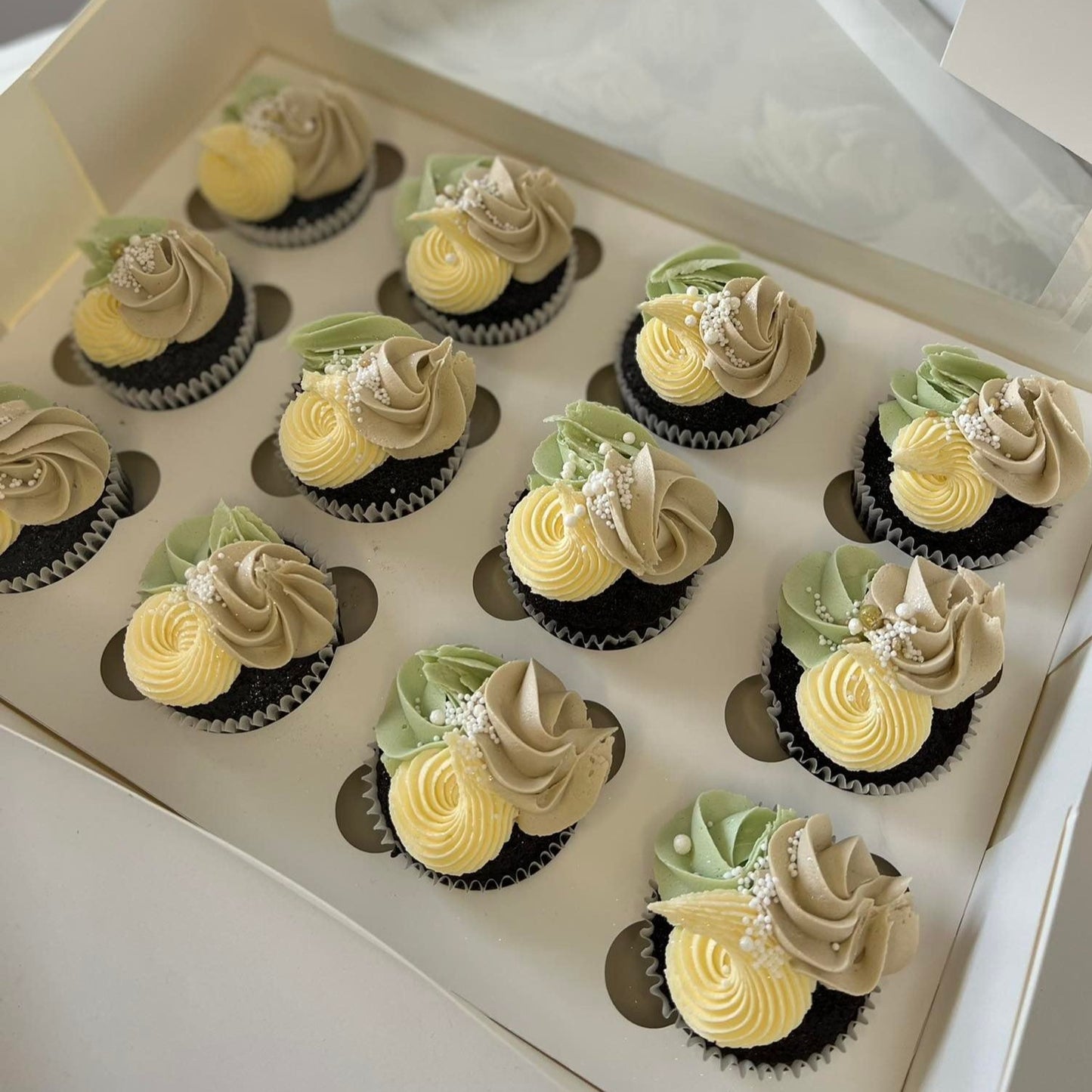 12 x Cupcakes - Neutrals